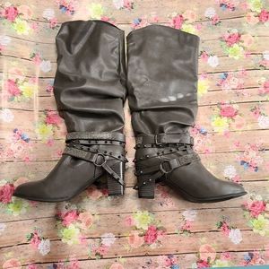 Slouchy mid Calf Boot